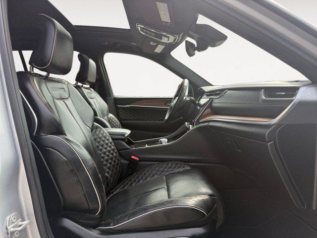 Used 2022 Jeep Grand Cherokee Summit AWD/4WD image 12