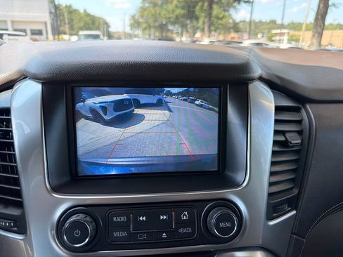 Used 2020 Chevrolet Tahoe LT w/ Luxury Package RWD image 8