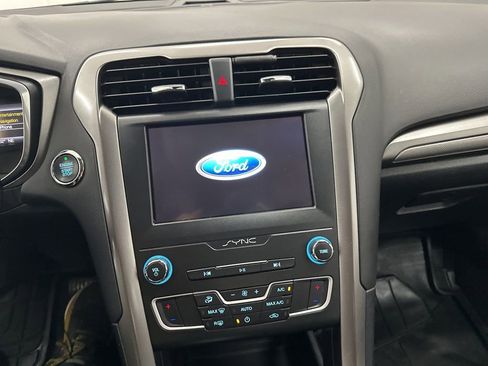 Used 2020 Ford Fusion SE image 14