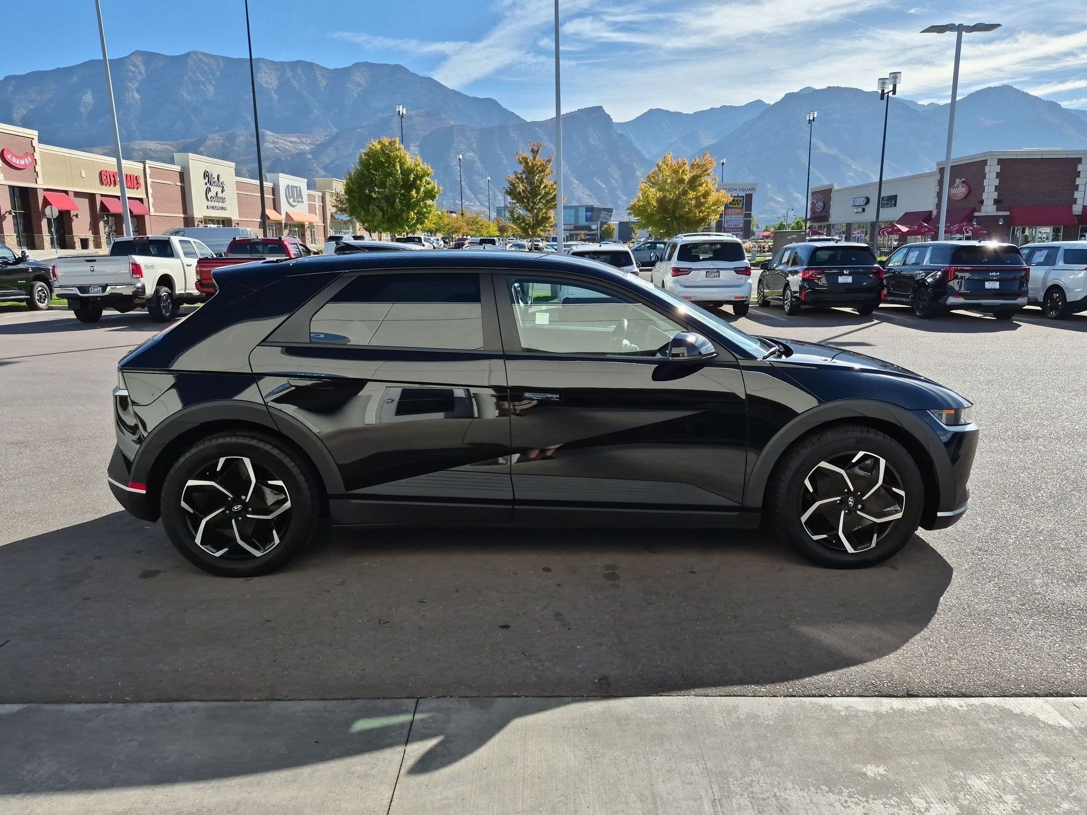 Used 2023 Hyundai Ioniq 5 SEL w/ Cargo Package AWD/4WD image 2