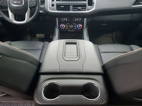 Used 2024 GMC Yukon XL SLT w/ SLT Luxury Package image 22