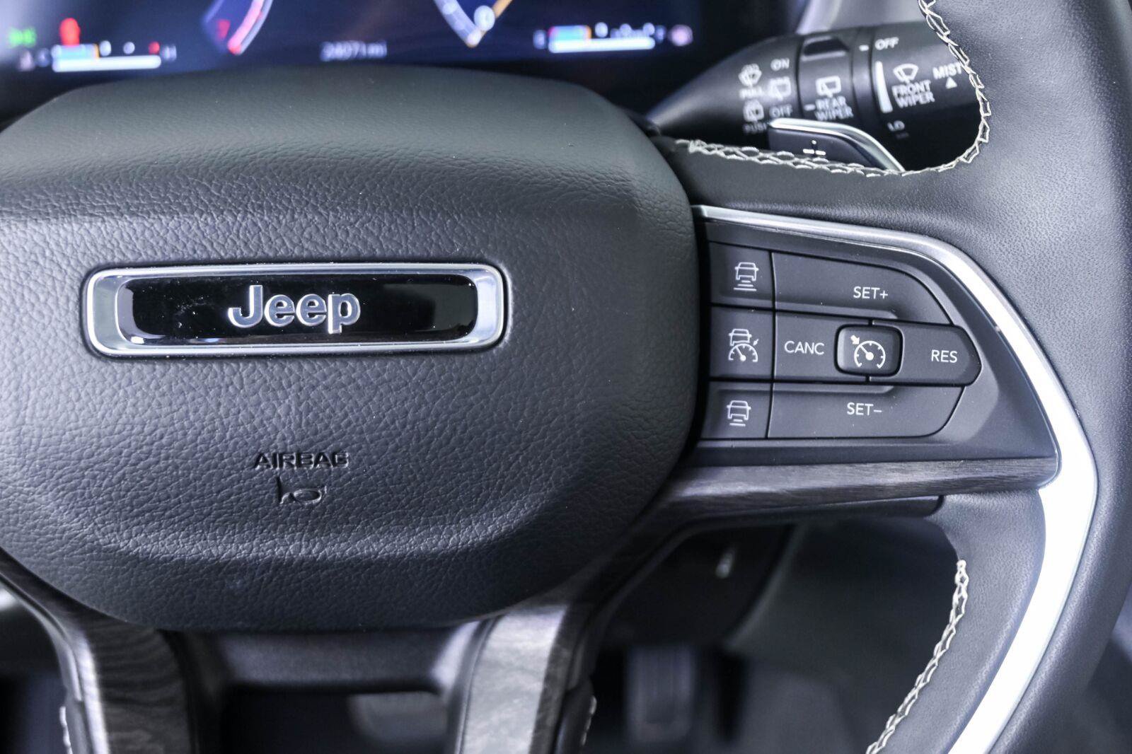 Used 2024 Jeep Grand Cherokee L Limited w/ Luxury Tech Group II AWD/4WD image 10