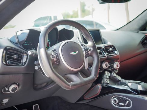 Used 2019 Aston Martin V8 Vantage Coupe RWD image 9