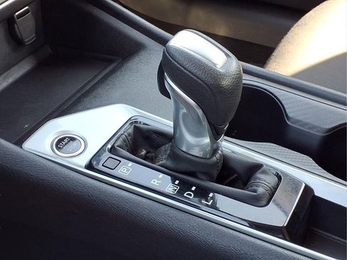 Used 2025 Nissan Altima 2.5 SV image 13