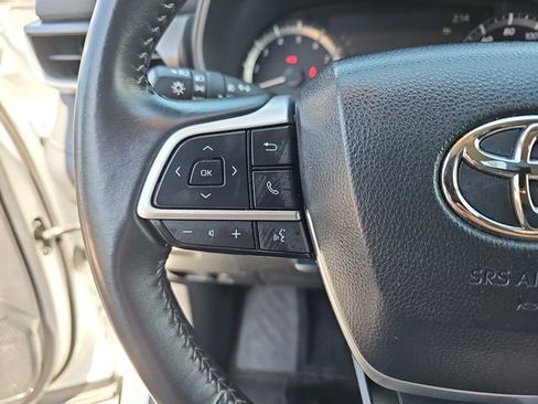 Used 2024 Toyota Highlander LE FWD image 20