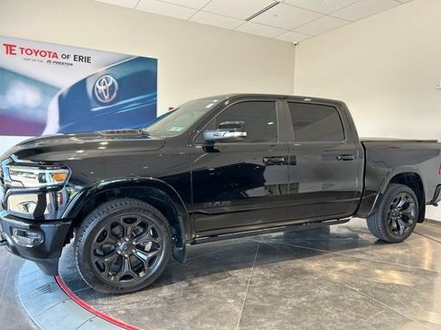 Used 2020 RAM 1500 Limited w/ Black Appearance Package AWD/4WD image 3