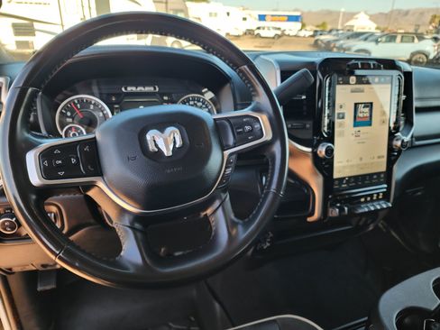 Used 2024 RAM 2500 Laramie AWD/4WD image 2