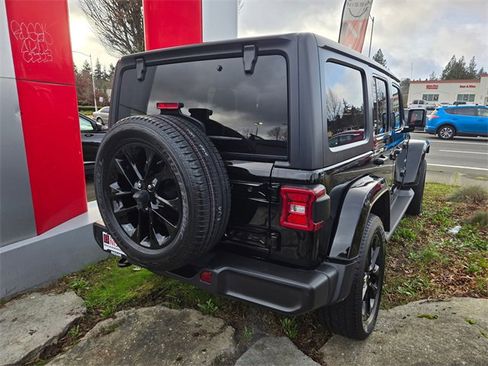 Used 2021 Jeep Wrangler Unlimited Sahara w/ Cold Weather Group image 7