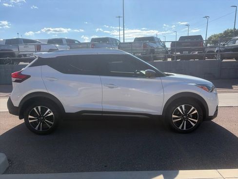 Used 2019 Nissan Kicks SR w/ SR Premium Package FWD image 4