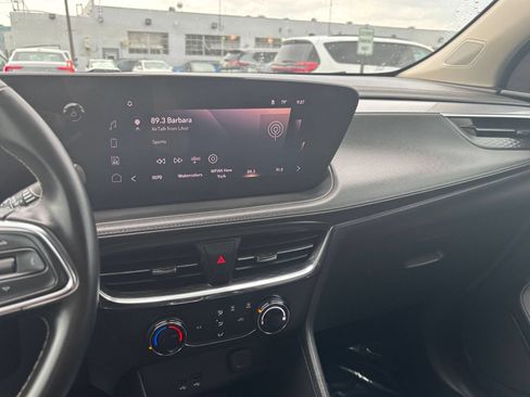 Used 2025 Buick Encore GX Preferred FWD image 16