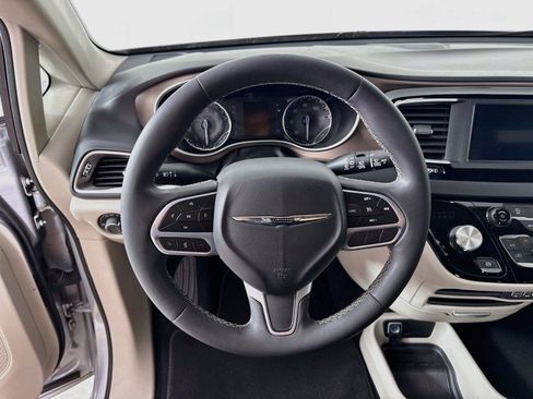 Used 2023 Chrysler Voyager LX FWD image 17