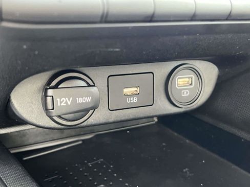 Used 2023 Hyundai Elantra Limited image 22