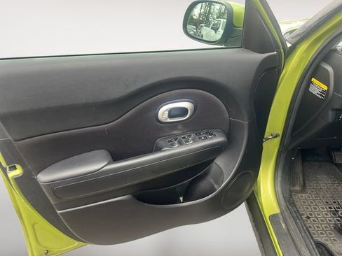 Used 2017 Kia Soul + FWD image 10