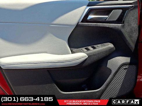 New 2025 Mitsubishi Outlander SE image 8