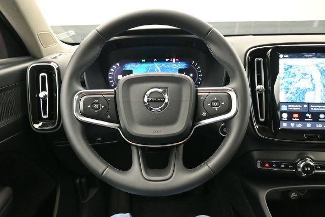 Used 2023 Volvo XC40 B4 Plus w/ Driver Assist Package FWD image 25