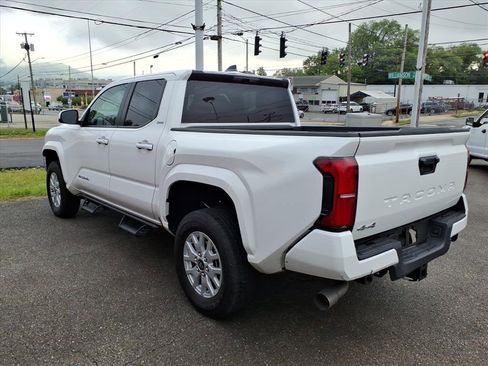 Used 2024 Toyota Tacoma SR5 AWD/4WD image 4