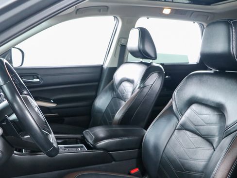 Used 2023 Nissan Pathfinder Platinum FWD image 24