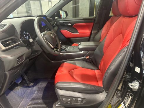 Used 2023 Toyota Highlander XSE FWD image 5