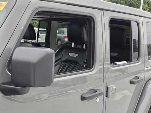 Used 2021 Jeep Wrangler Unlimited Rubicon AWD/4WD image 11