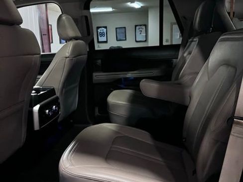 Used 2024 Ford Expedition Limited image 14