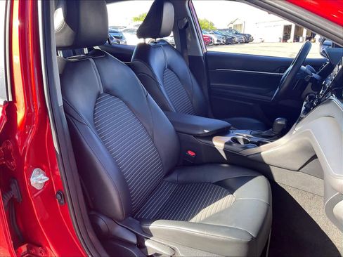 Used 2023 Toyota Camry SE image 9