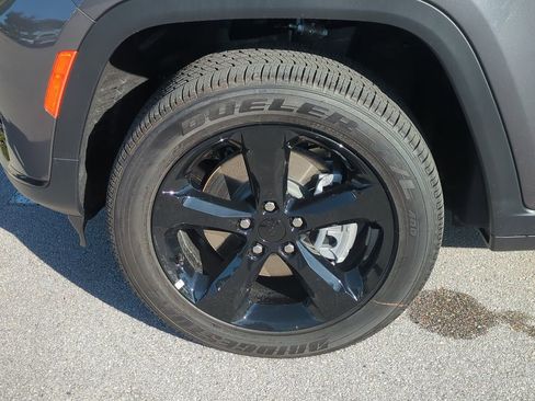 New 2025 Jeep Grand Cherokee L Altitude AWD/4WD image 11
