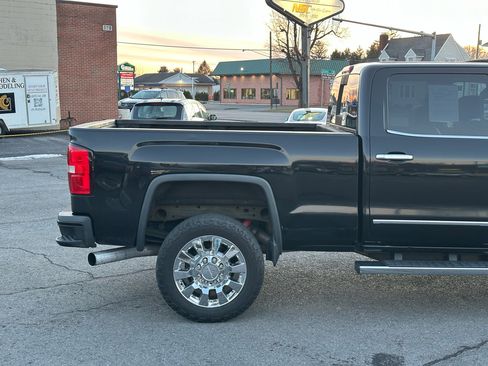 Used 2015 GMC Sierra 2500 Denali w/ Duramax Plus Package image 16