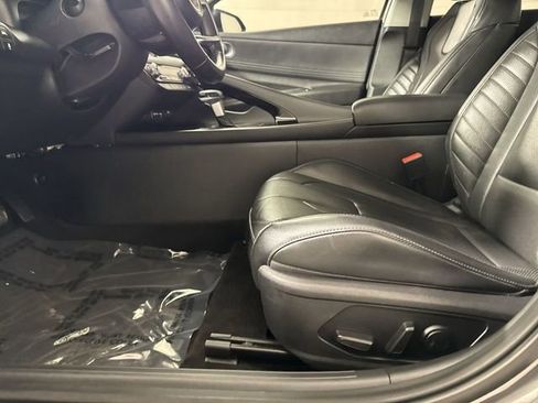 Used 2023 Hyundai Elantra Limited image 22