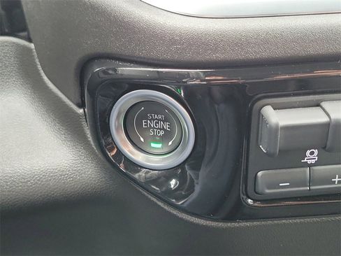 Used 2025 Chevrolet Silverado 1500 LT image 13