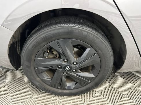 Used 2021 Hyundai Elantra SEL w/ Convenience Package FWD image 17