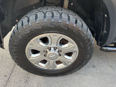 Used 2018 RAM 2500 Tradesman w/ Chrome Appearance Group AWD/4WD image 5