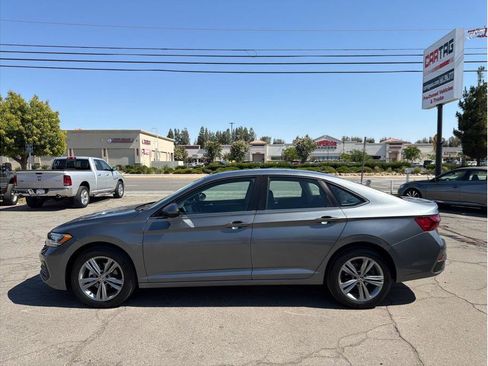 Used 2024 Volkswagen Jetta SE FWD image 18