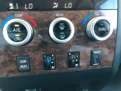Used 2013 Toyota Tundra Platinum AWD/4WD image 32