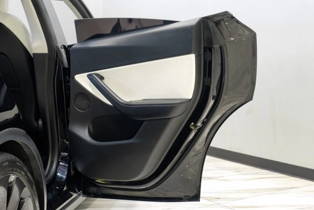 Used 2022 Tesla Model Y Performance AWD/4WD image 52