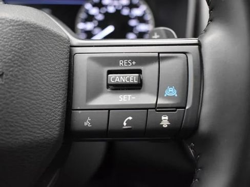 Used 2025 Nissan Rogue SV FWD image 23
