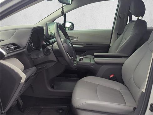 Used 2024 Toyota Sienna XLE image 11