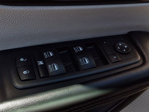 Used 2017 Chrysler Pacifica Touring-L Plus image 16