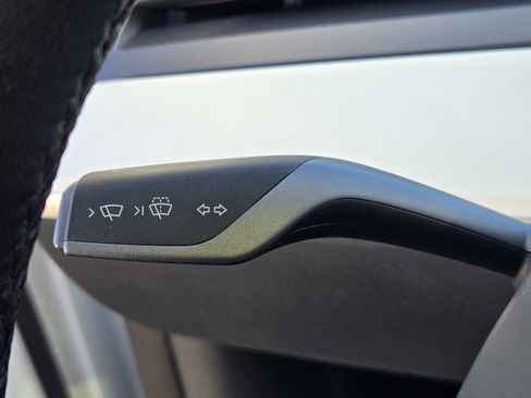 Used 2022 Tesla Model Y Performance AWD/4WD image 24