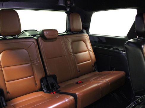 Used 2020 Lincoln Navigator Reserve w/ Luxury Package image 18