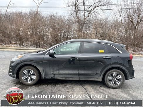 Certified 2022 Kia Niro LXS image 3