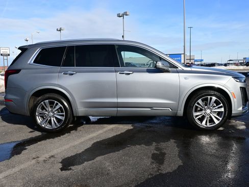 Used 2025 Cadillac XT6 Premium Luxury image 5