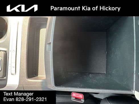 Used 2024 Kia Carnival LX FWD image 31
