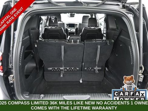 Used 2025 Chrysler Pacifica Limited FWD image 19