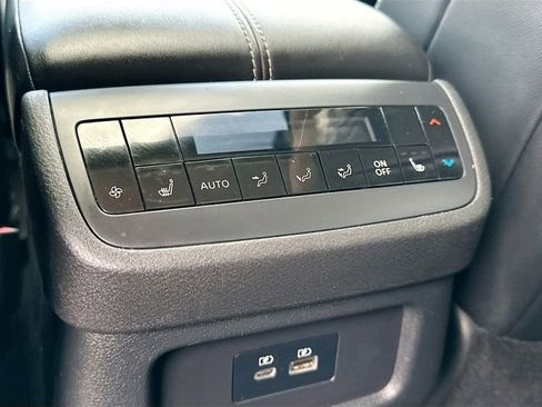 Used 2022 Nissan Pathfinder SL w/ SL Premium Package FWD image 26