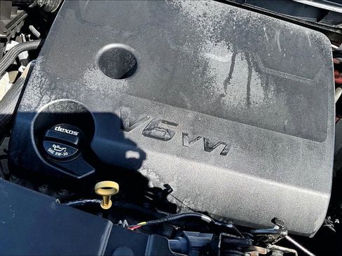 Used 2019 Chevrolet Traverse LT w/ LPO, Floor Liner Package AWD/4WD image 37