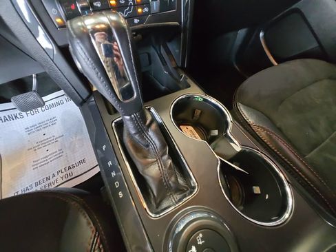 Used 2018 Ford Explorer XLT w/ Equipment Group 202A AWD/4WD image 18