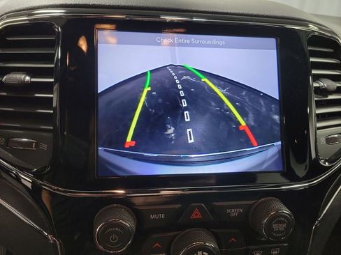 Used 2019 Jeep Grand Cherokee Limited image 18