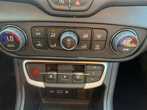 Used 2023 GMC Terrain SLE FWD image 19