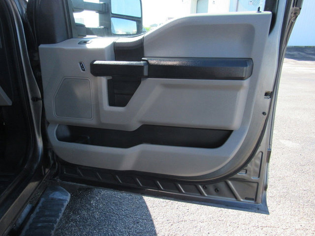 Used 2018 Ford F550 2WD Regular Cab Super Duty w/ Power Equipment Group image 14