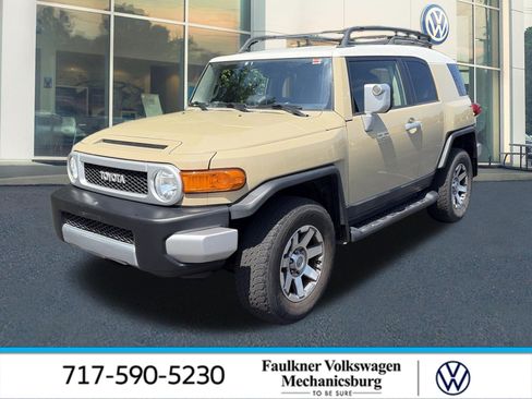 Used 2014 Toyota FJ Cruiser 4WD w/ Upgrade Package image 1
